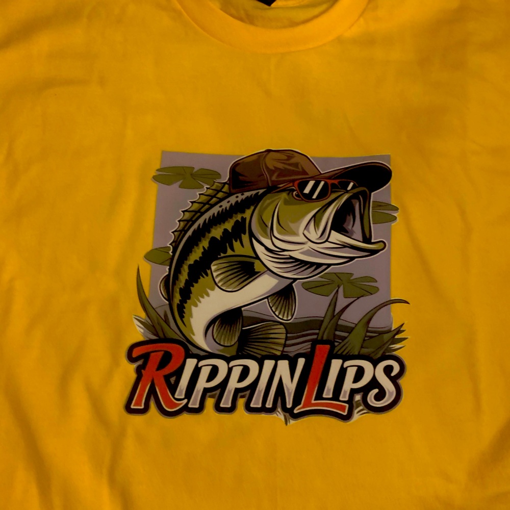 Men’s Rippin’ Lips Bass Fishing XL T-Shirt